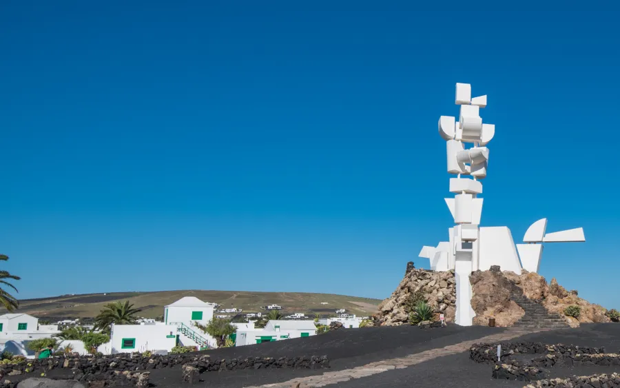 Los Centros de Arte, Cultura y Turismo firman el contrato para la restauración de la Escultura de la Fecundidad