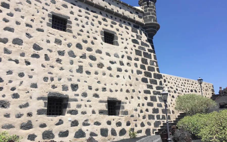 Los Centros Turísticos restauran 8 obras más de los fondos del MIAC-Castillo de San José