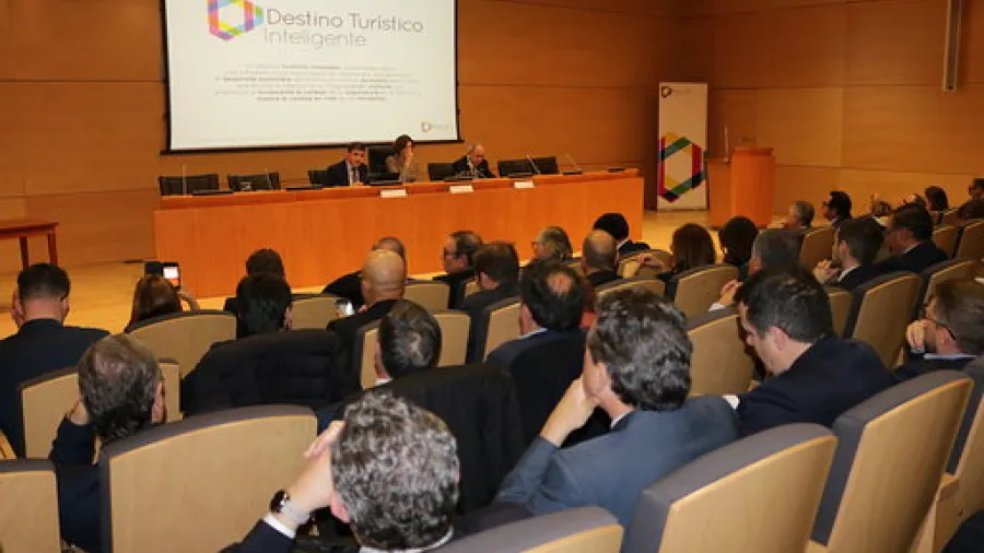 Lanzarote se adhiere a la Red Destinos Turísticos Inteligentes