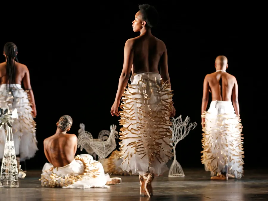 escena lanzarote. hatched ensemble